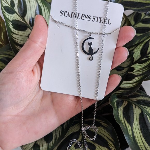 Cat and Moon necklace stainless steel Purrrrrrfet for cat lovers! - Picture 4 of 4
